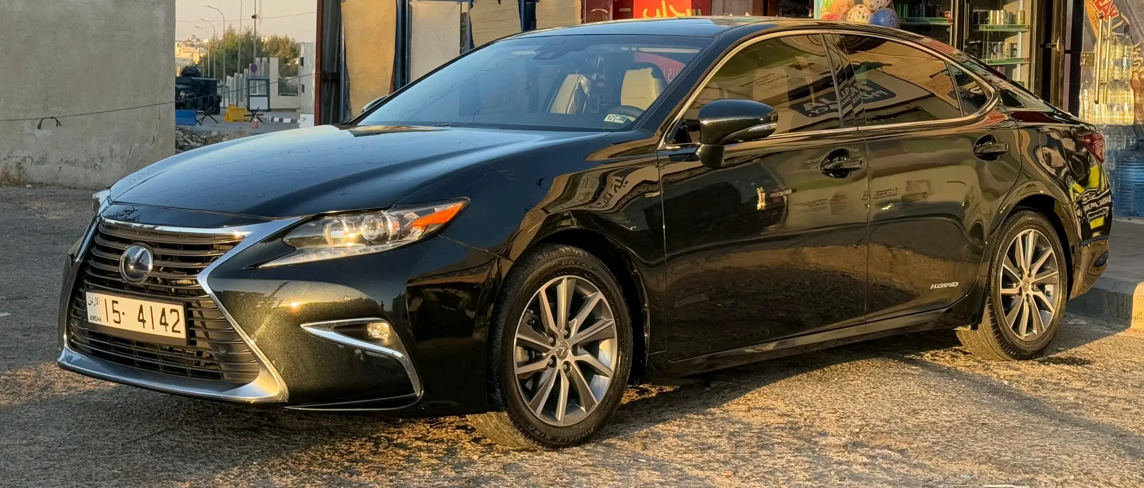 لكزس ES300 لون اسود