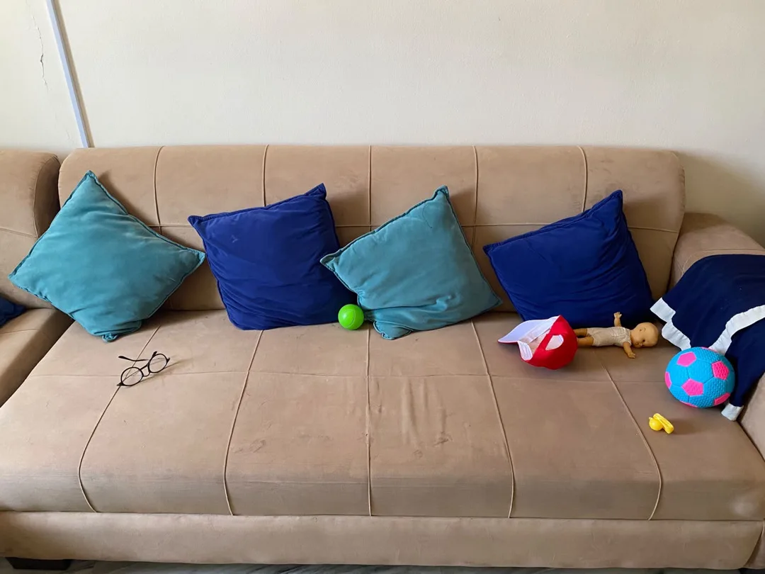 طقم كنب كورنر مستعمل مع ٣ طاولات