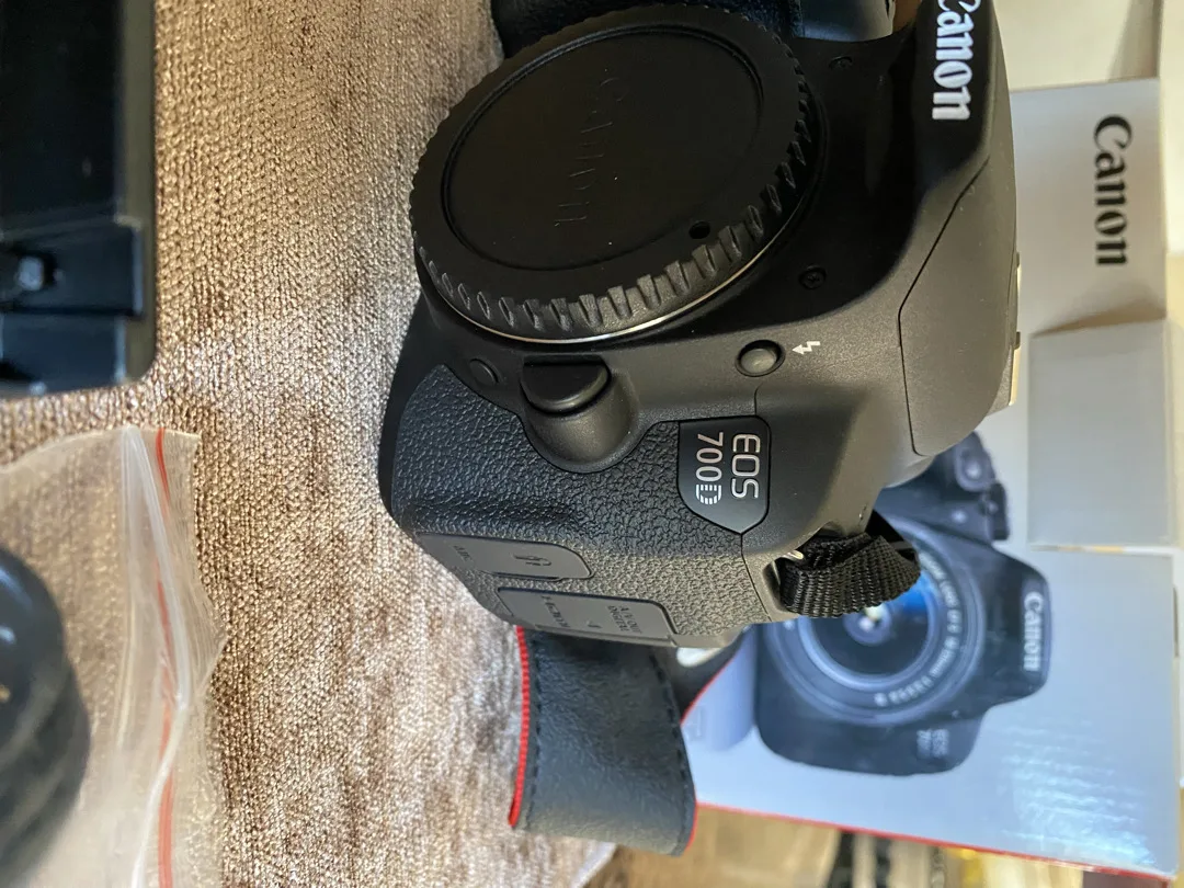 كاميرا canon 700d وكاله