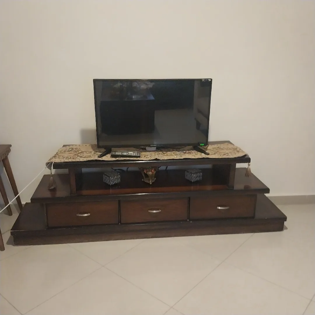 طاولة تلفزيون ، شاشة ٣٢