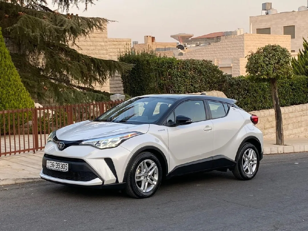 للبيع تويوتا C-HR LE هايبرد 2023 — سعر لقطة30 ألف كم فقط | مواصفات خليجية