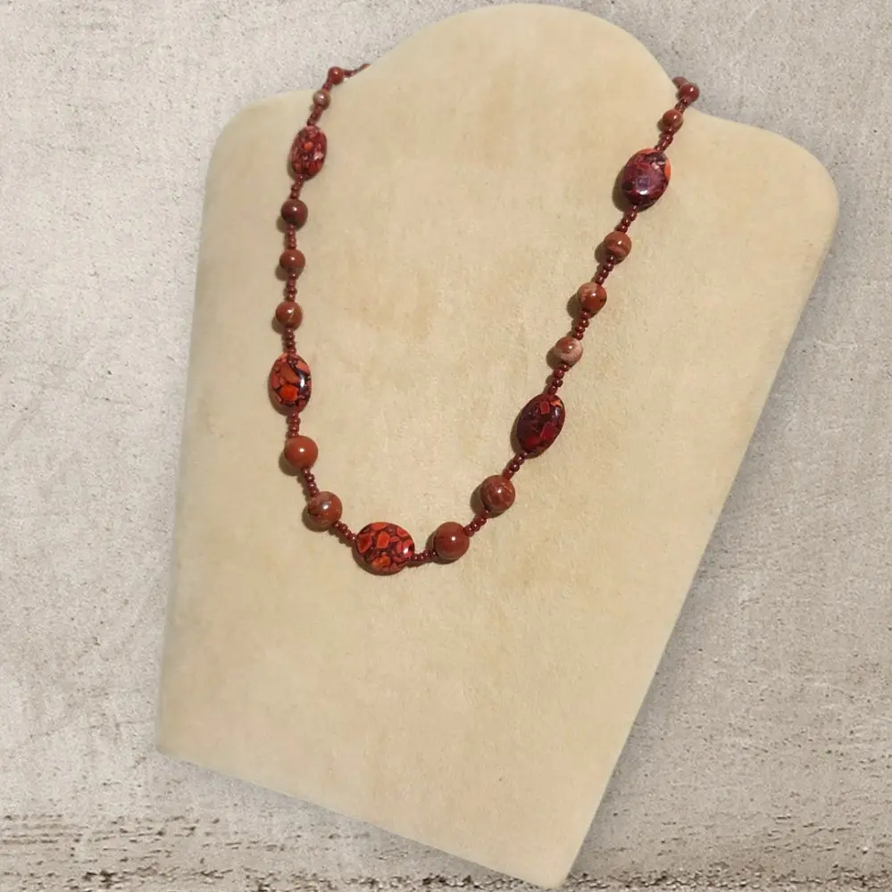 قلادة  طويلة مصنوعة يدويًا