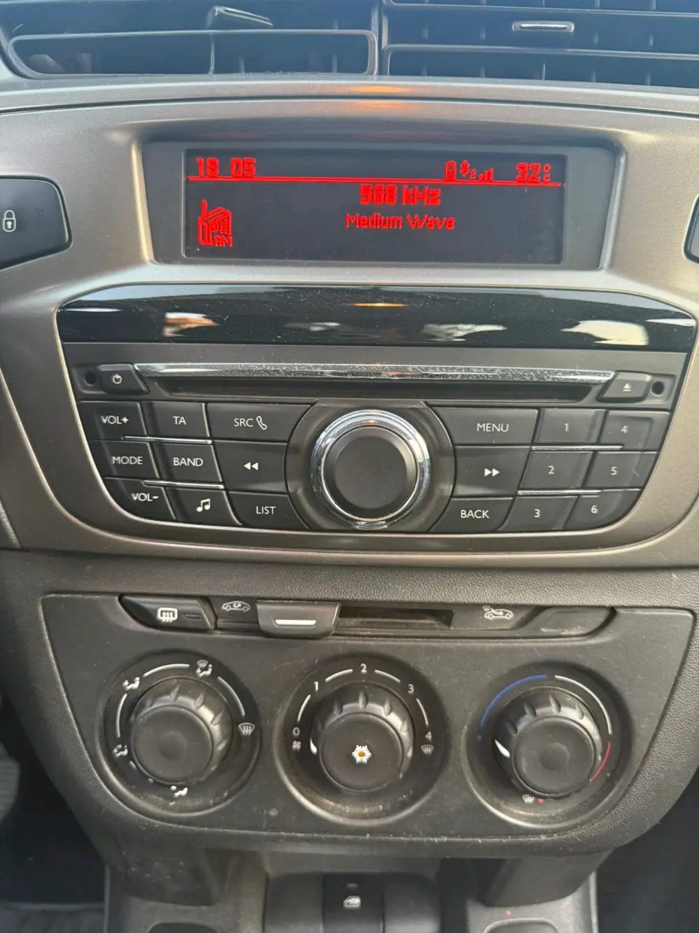 🚘 للبيع – بيجو 301 موديل 2021محرك 1.6 ⛽️ | أوتوماتيك ⚙️ | اقتصادية جداً 👍📌 ماشية: 6