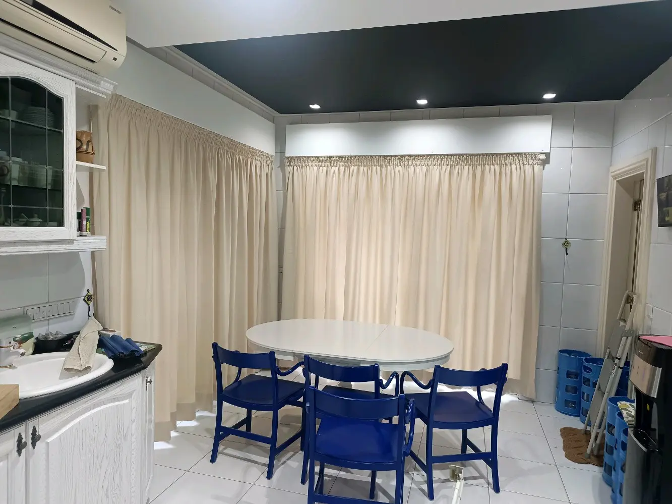 تنجيد و خياطة وتركيب جميع انواع الستائر