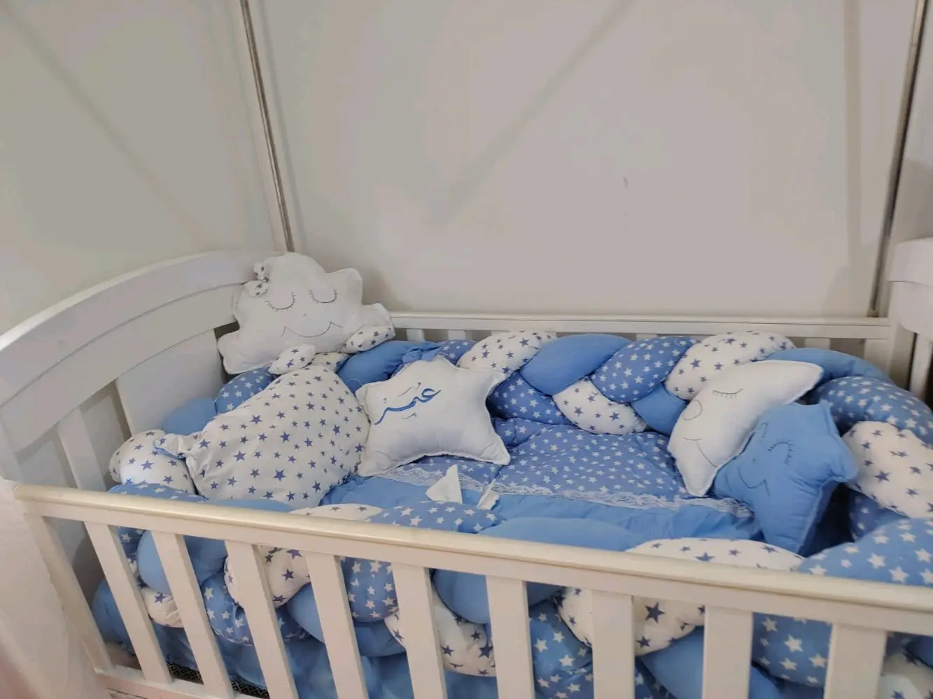 تخت أطفال حديث الولادة لعمر ٥ سنوات