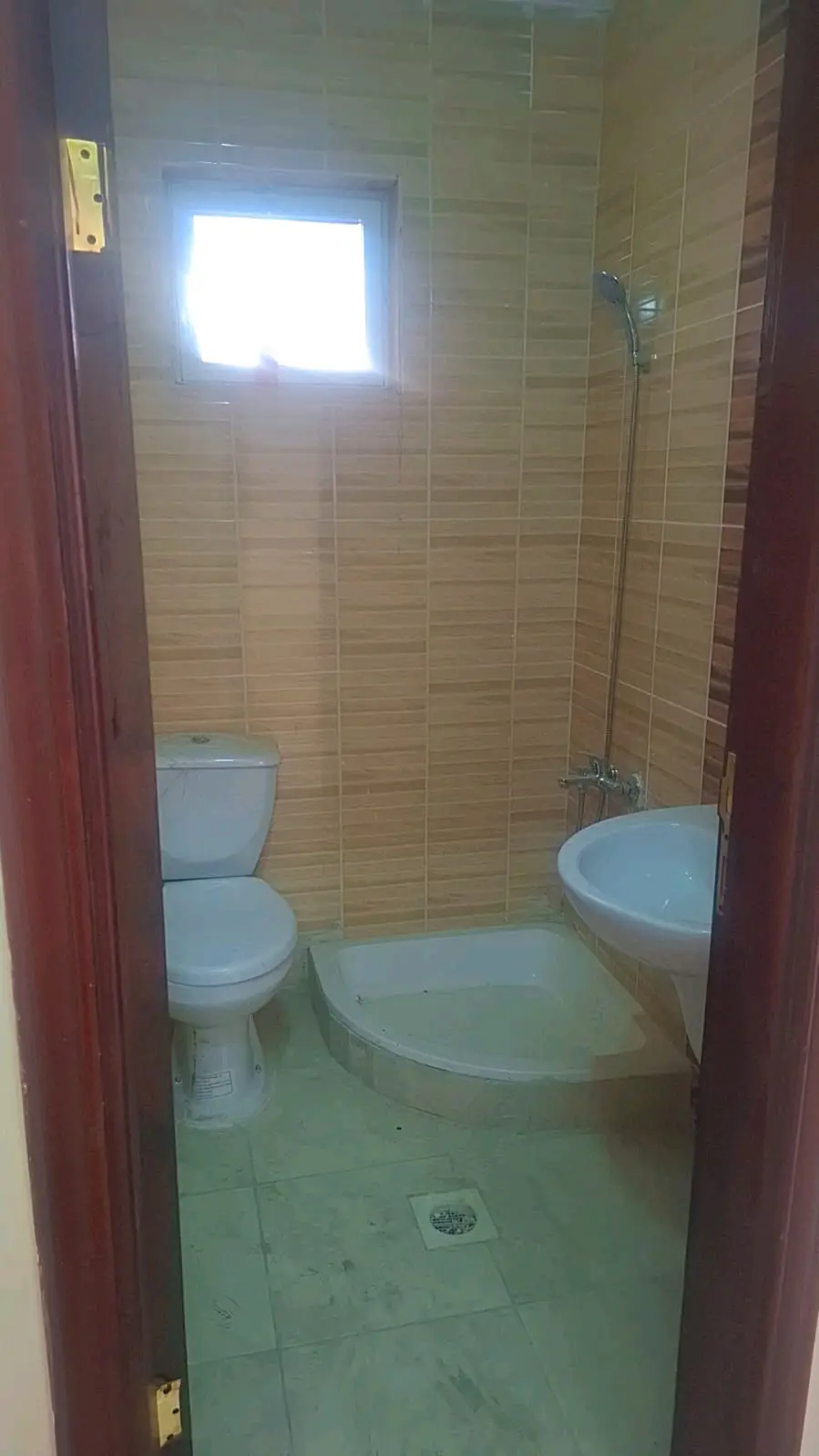 شقه للبيع كاش او بالتقسيط جديده غير مسكونه