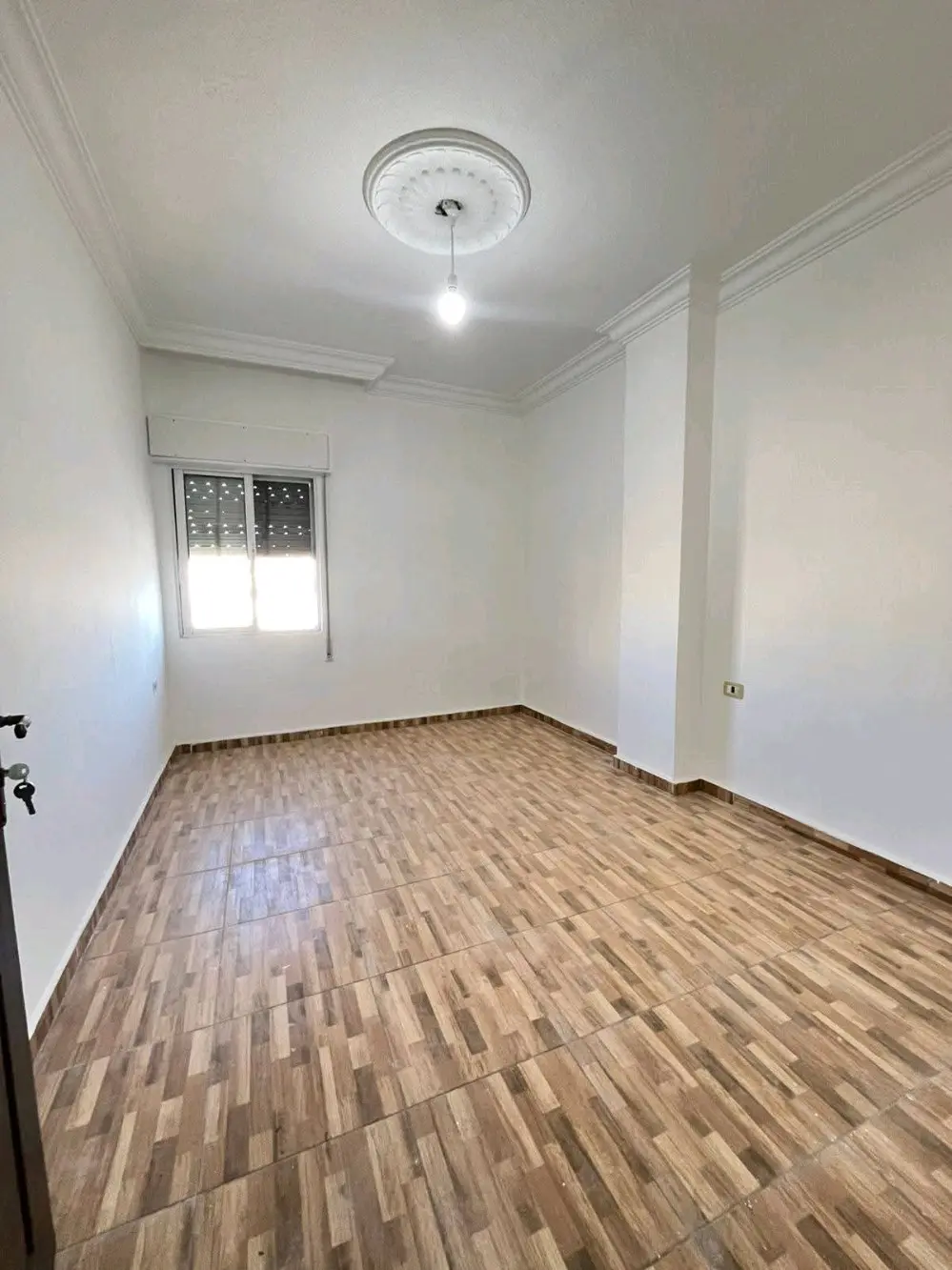 شقه طابق ثالث للبيع مساحه 120 م