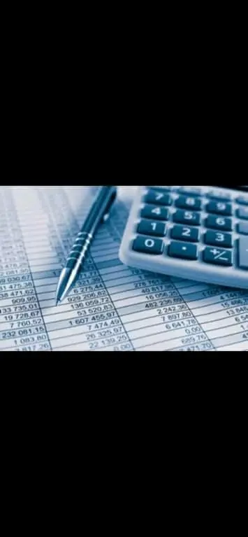 أستاذ محاسبة و اقتصاد حاصل على الامتياز لطلاب الجامعات