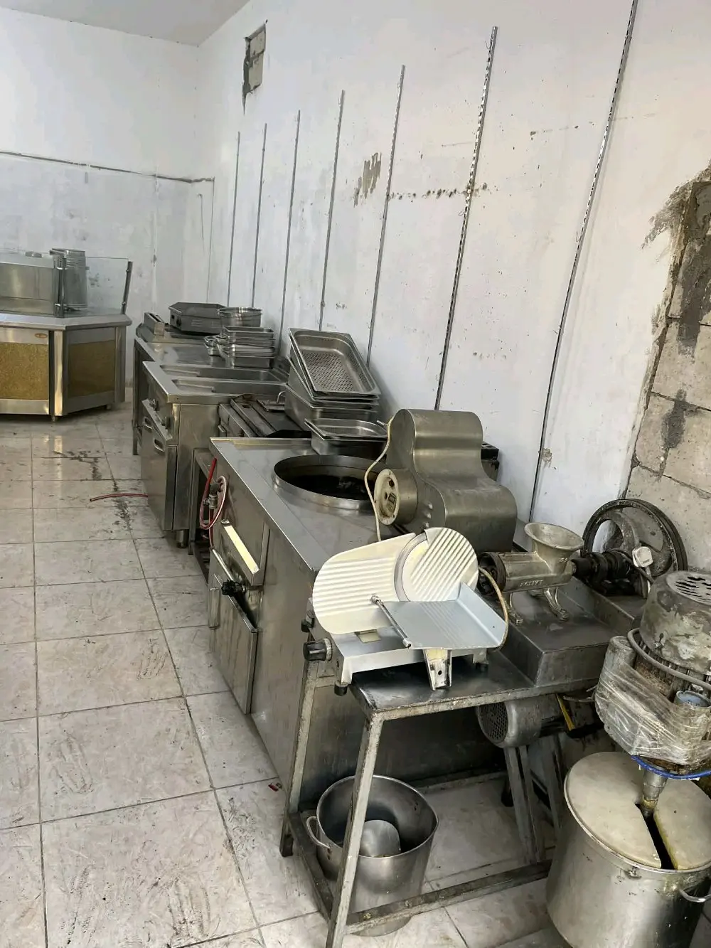 عدة مطعم كامله للبيع