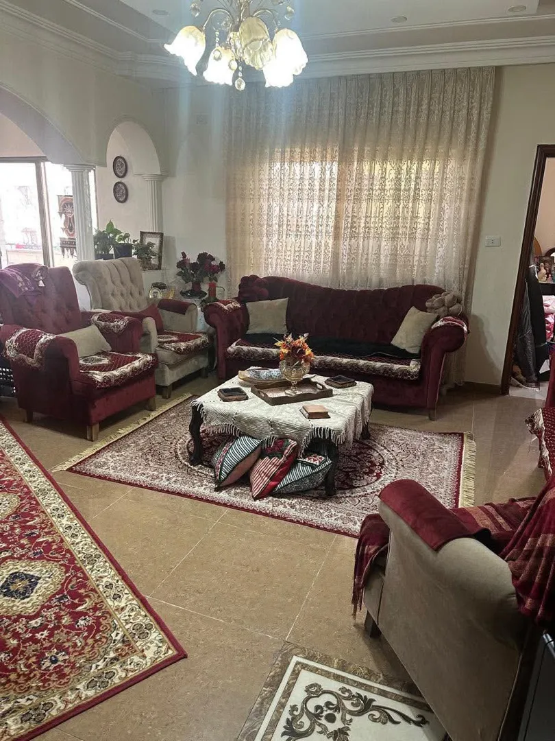 شقة طابقية للبيع