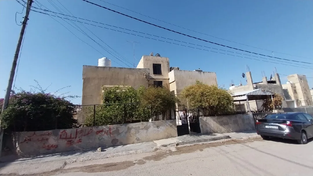 🏡 عمارة بقوشان مستقل للبيع في رأس العين – حي الدبابية | شقق مؤجرة