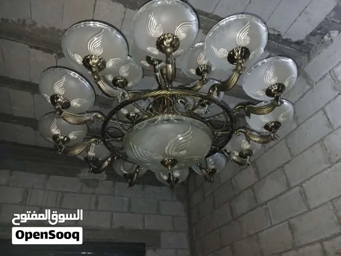 ثريا حجم كبير فخمه جدا بحاله الوكاله وبسعر مغري