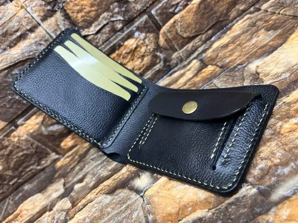 محافظ جلد طبيعي هاند ميد