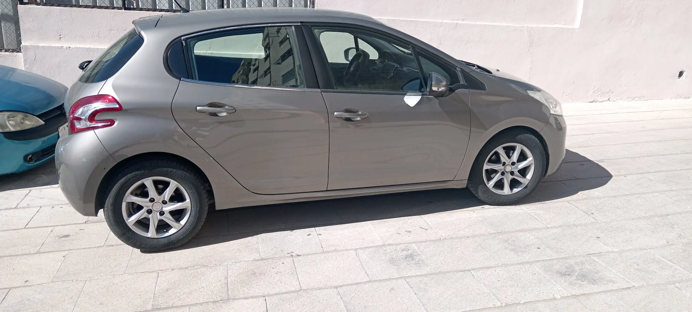 بيجو 208 للبيع موديل ٢٠١٥