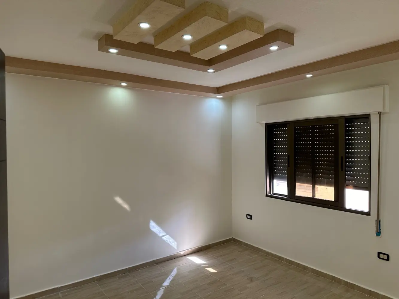 شقه مميزه للايجار قرب اسواق MK الراهبات الورديه/مساحه 165 مناسبه للطلبه الوافدين