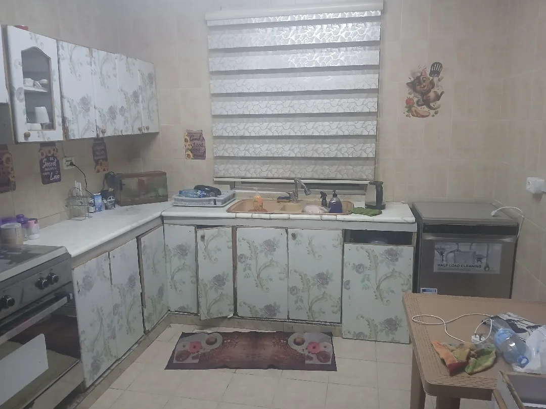 مطبخ بحالة جيدة بحاجة لصيانة بسعر مميز