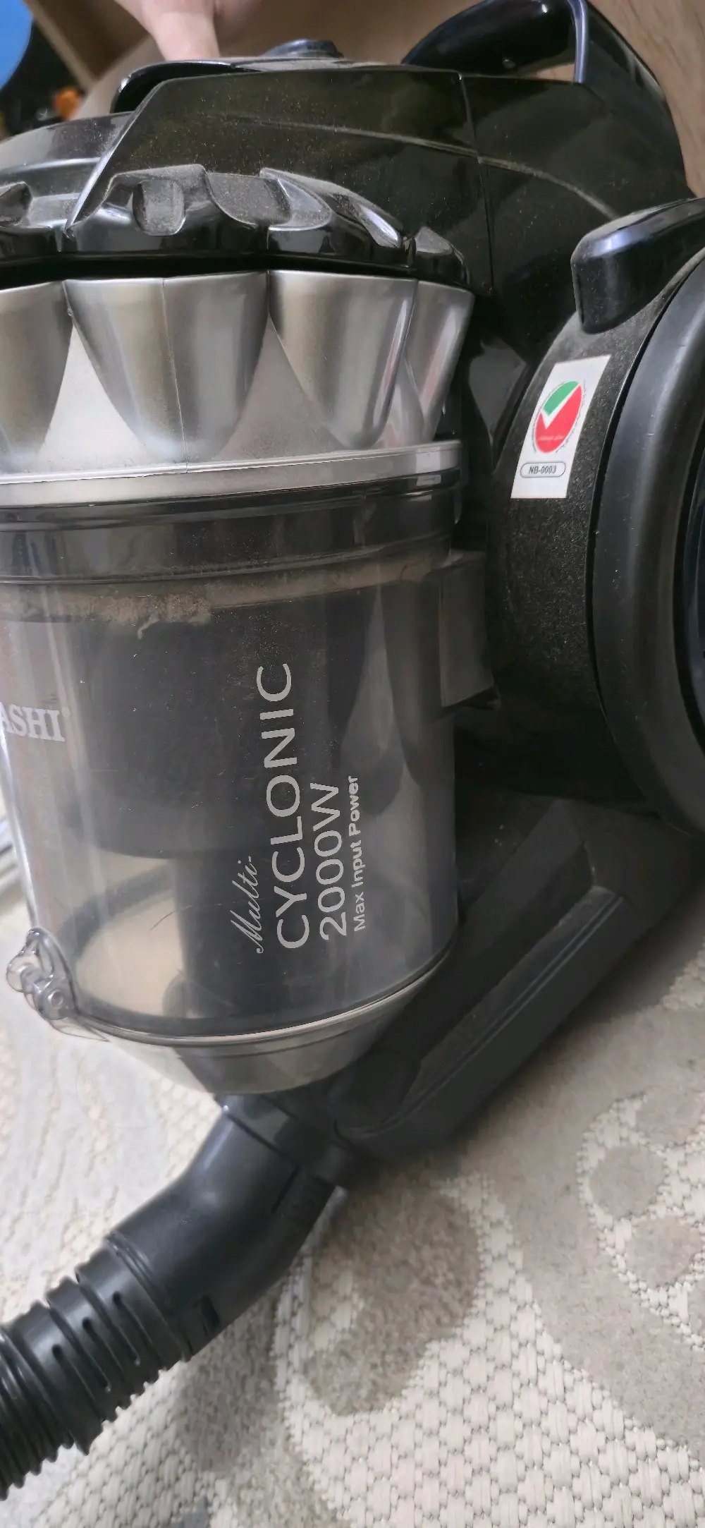 مكنسة كهربائية سوناشي 2000 للبيع استخدام سنة مستعمل ... الببع مستعجل