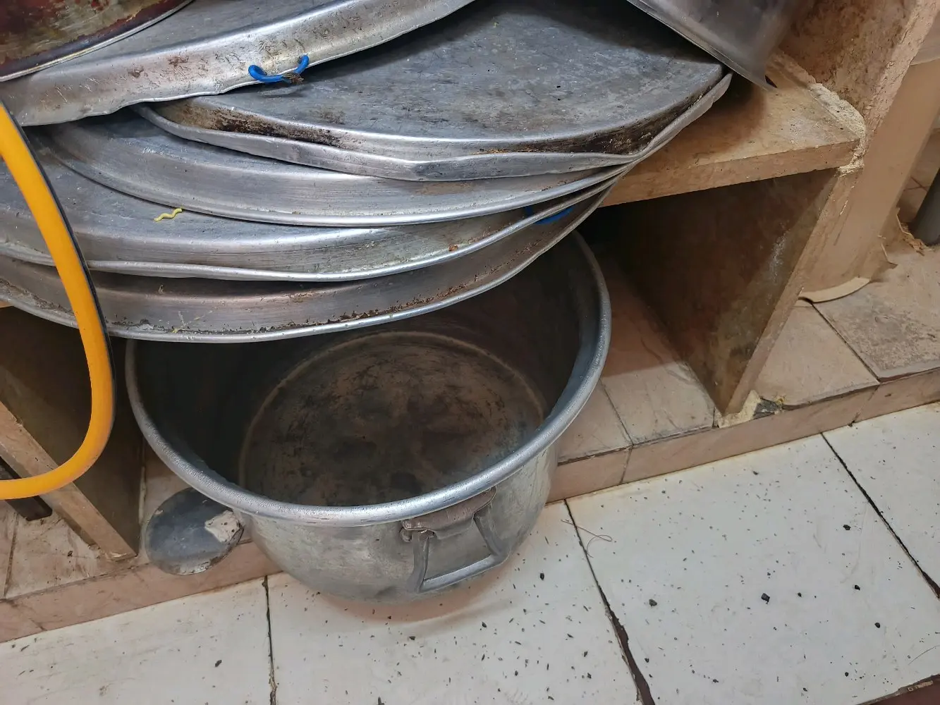 عدة مطعم كاملة