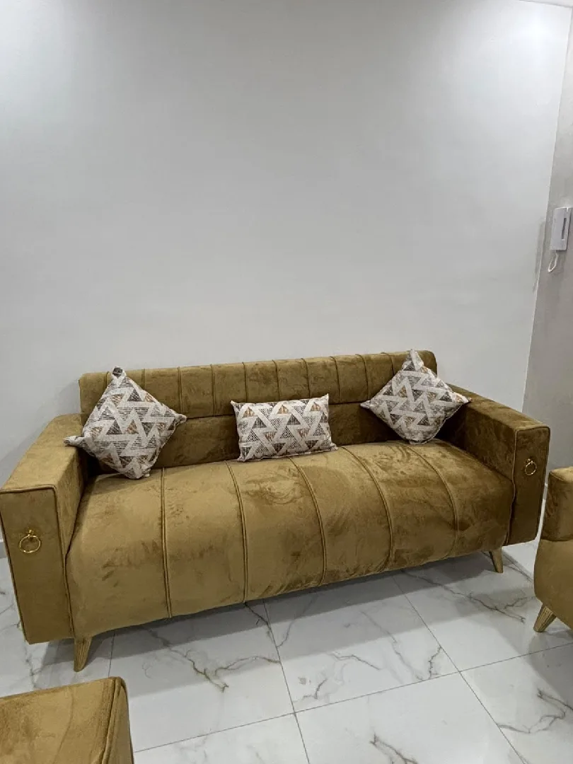 بسم الله ماشاءالله...طقم كنب مودرن 9 مقاعد خشب سويد ولاتيه 🛋️ قماش تركي مخمل سفنج