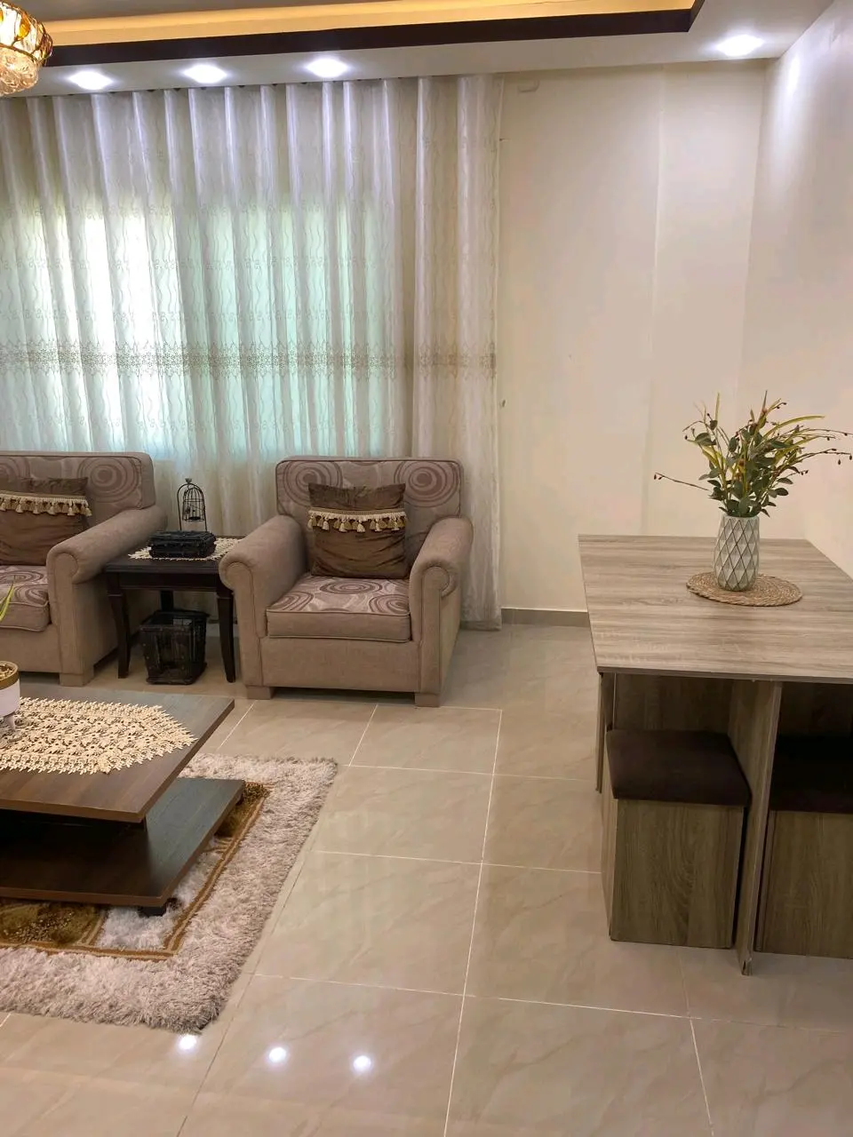 عماره منطقه عمان جبل المناره ٤ طوابق مع روف مسطح الف متر مساحه الارض ٥٣٥ متر مكو