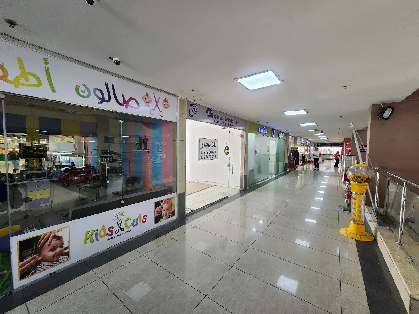 محل بموقع مميز ملاصق لأمنية وهايبرماكس