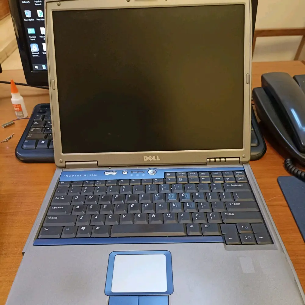 اي لابتوب ب ٣٠ دينار