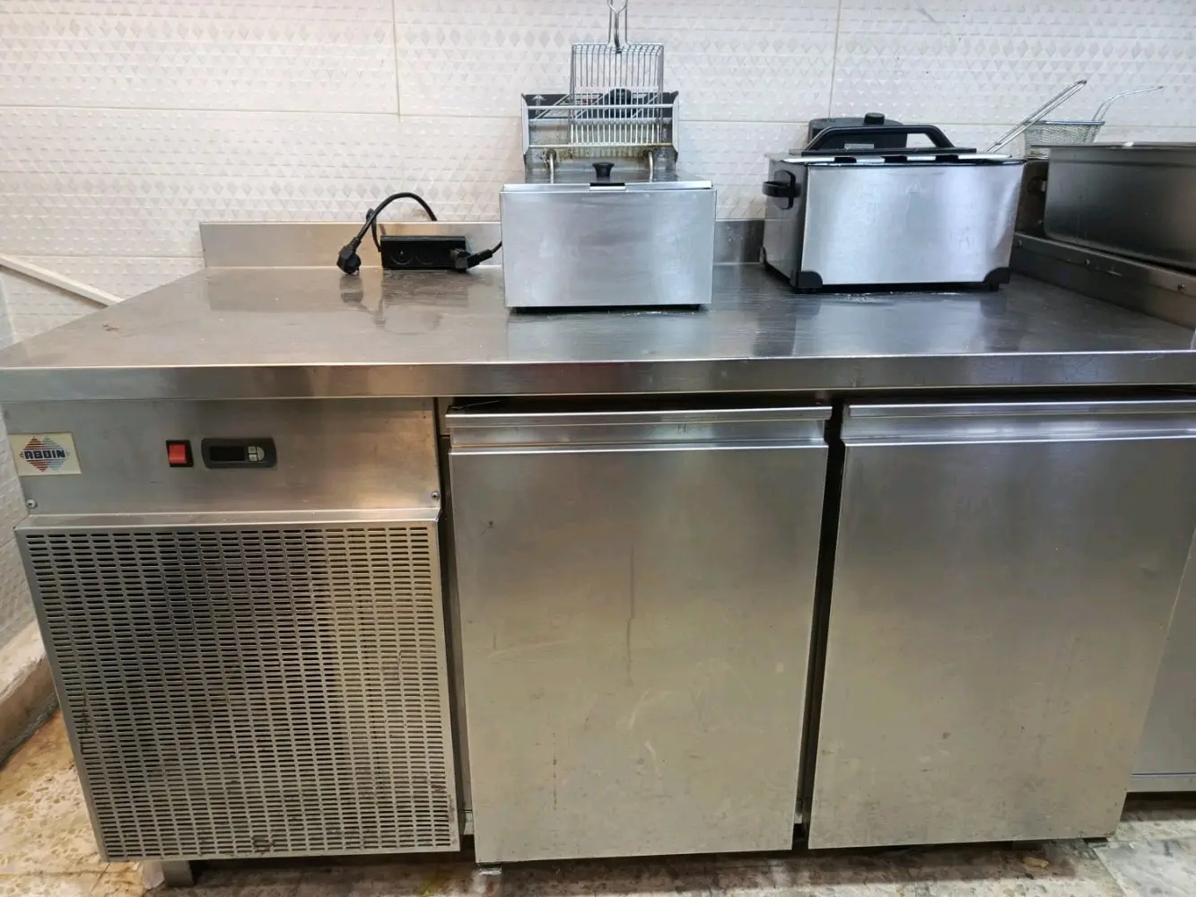 عده مطعم للبيع