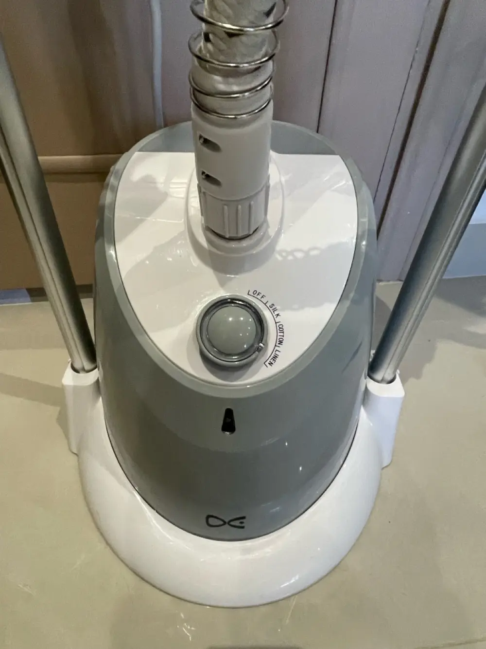 مكوى بخار عمودي Daewoo 1800W