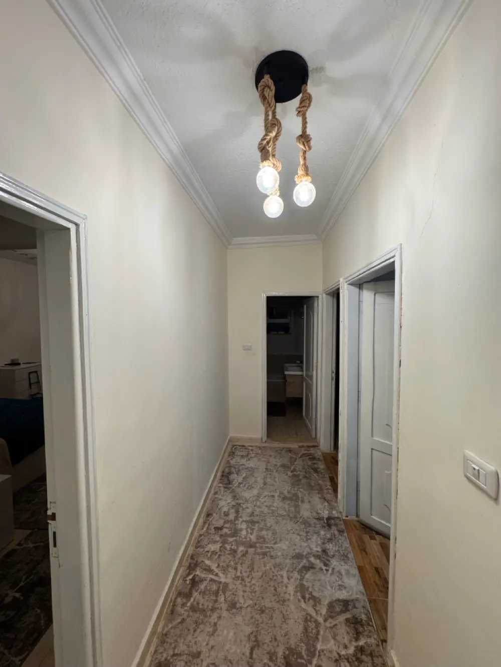 شقه طابق اخير وروف في الجبيهه الغربي بسعر مميز