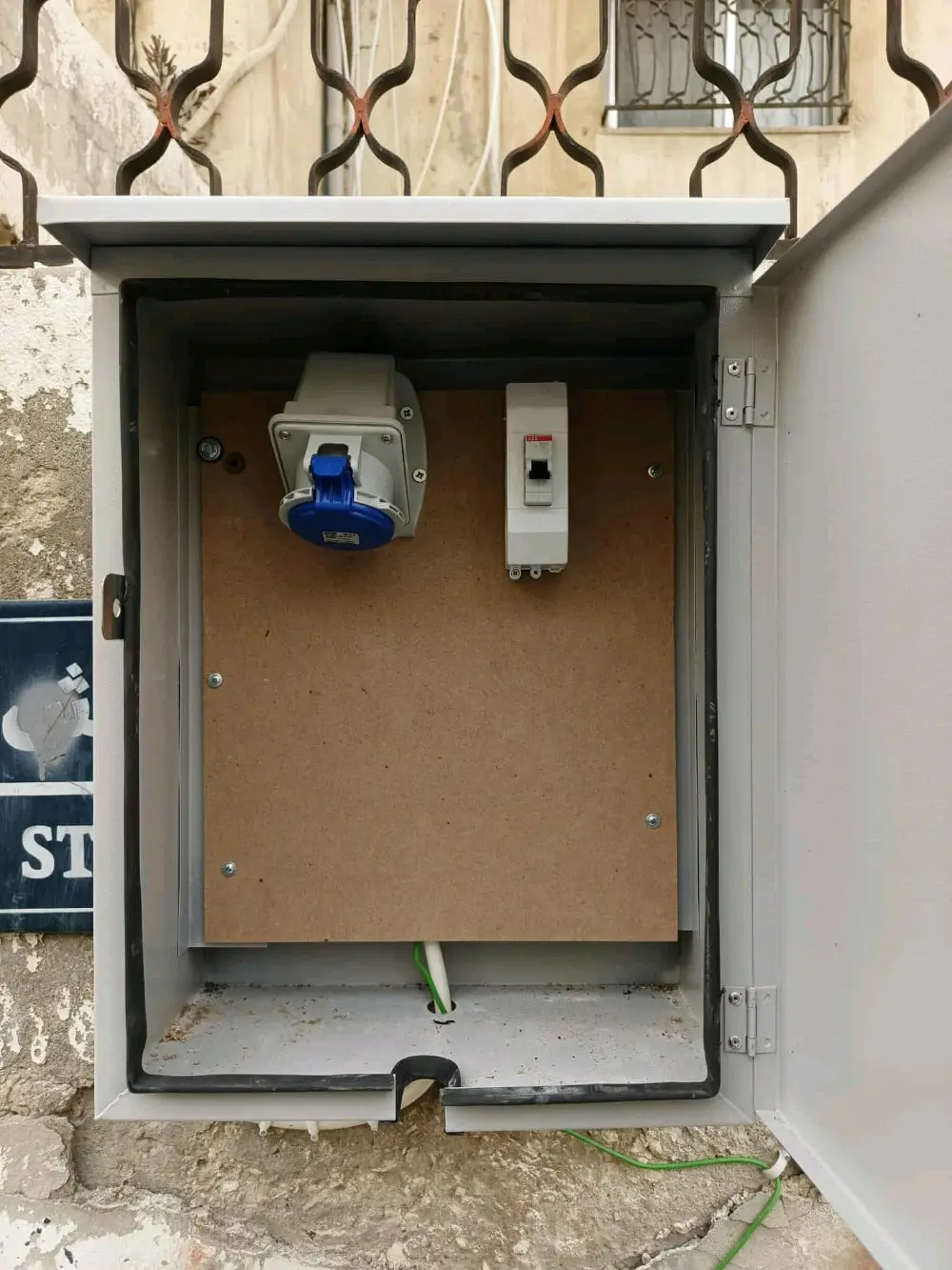 تركيب نقطة شحن السيارات الكهربائية