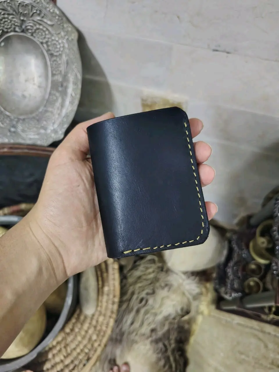 محافظ جلد طبيعي يدوي