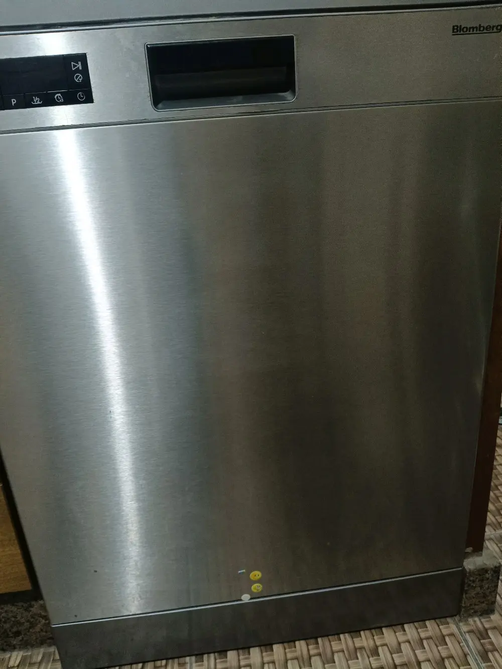 جلاية صحون بلومبيرج تركية الصنع بحالة الوكالة