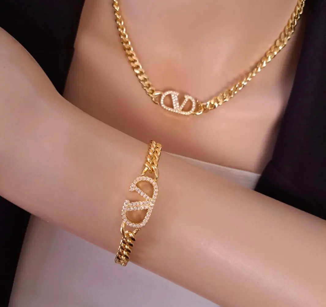 لكي سيدتي طقم ذهب روسي فخم جدا. سنسال مع اسوارة وحلقين وخاتم