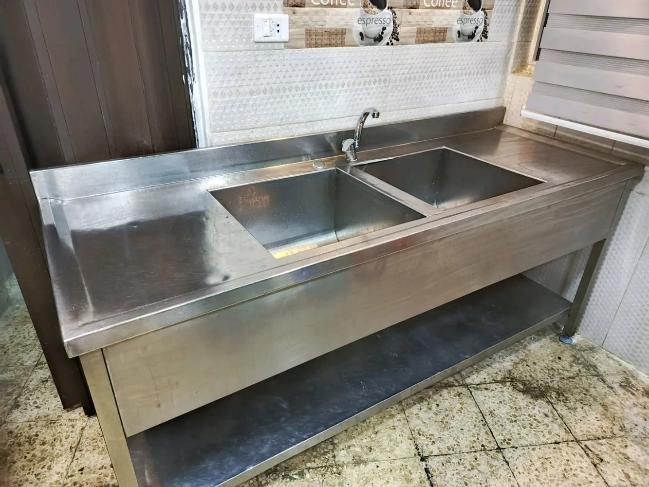 عده مطعم للبيع