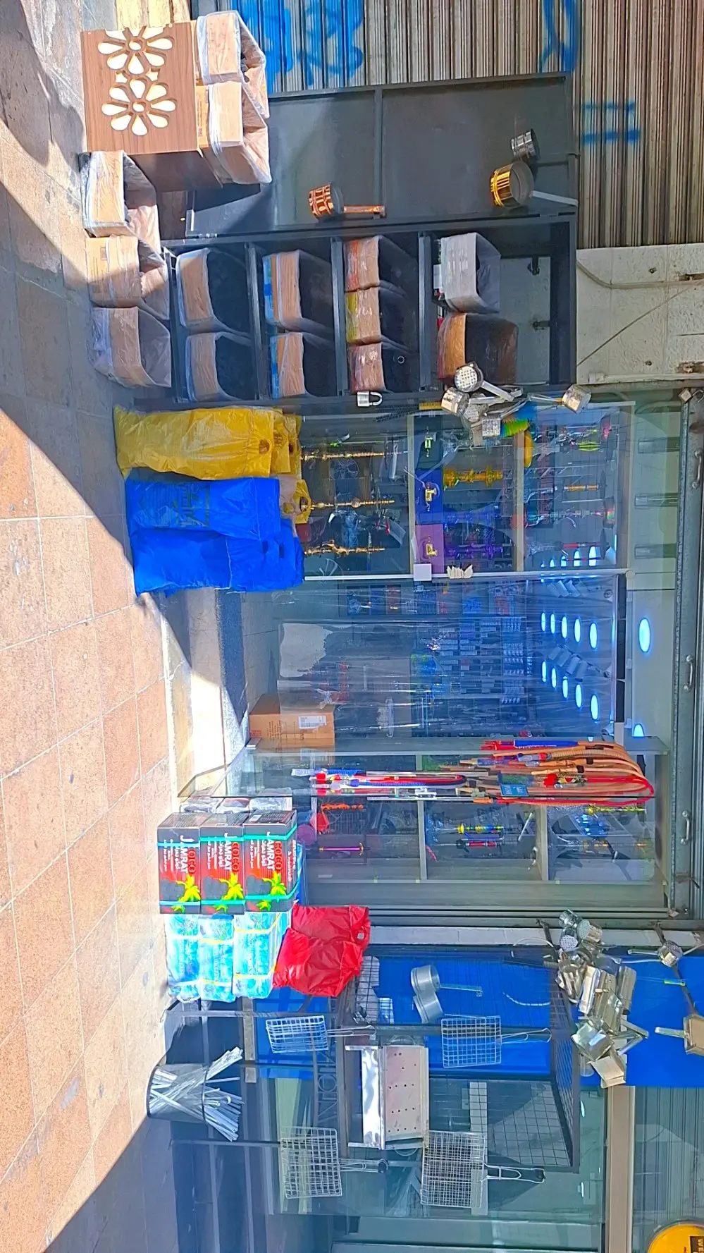 محل مستلزمات تدخين ومعسل يعمل بشكل ممتاز