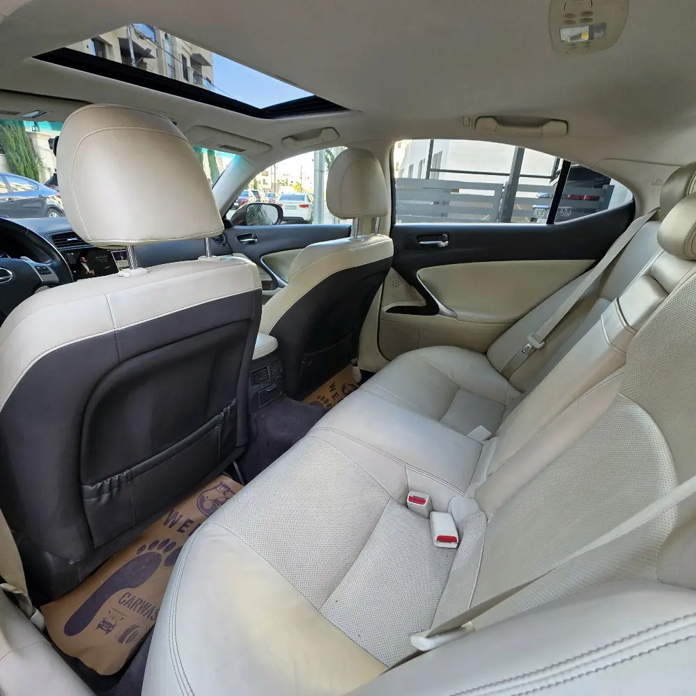 لكزس is250 موديل 2012 اعلى مواصفات ممشى قليل بسعر مميز