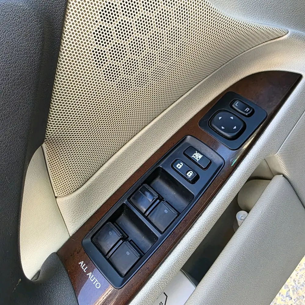 لكزس is250 موديل 2012 اعلى مواصفات ممشى قليل بسعر مميز