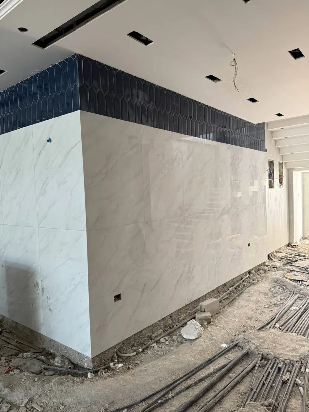 معلم بلاط محترف