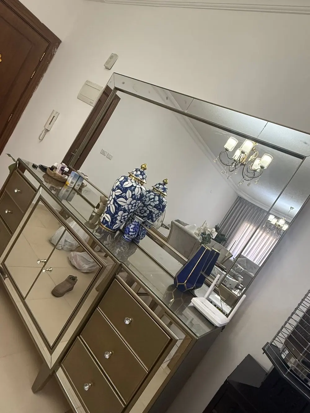 صالون للبيع