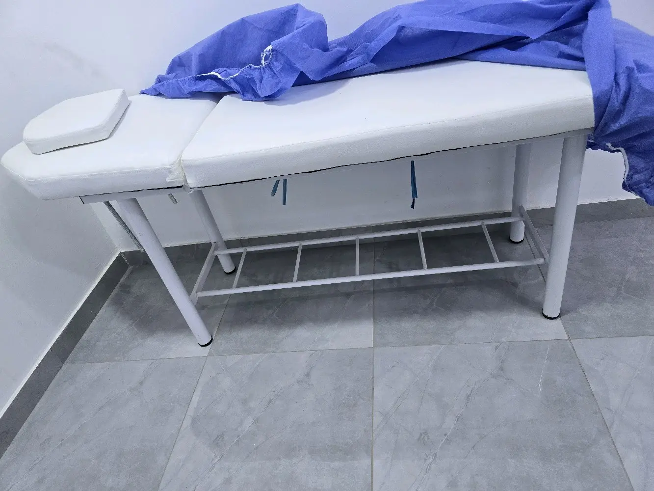 كرسي أسنان وأدوات عيادة أسنان وطب عام للبيع