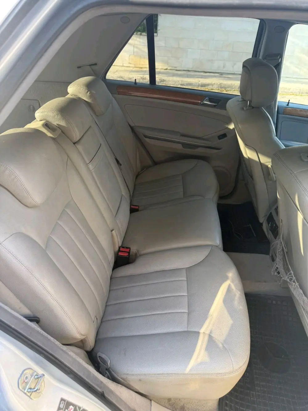 Mercedes Benz ML350مرسيدس ML350 موديل 2006 بحالة ممتازة جدًا من الداخل والخارج، س