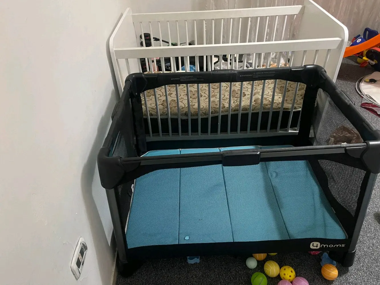 تخوت اطفال عدد ٢ للبيع بحالة ممتازة جدا جدا