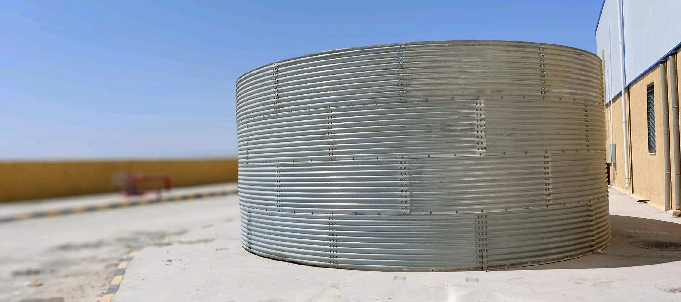 بناء الهناجر و الهياكل المعدنية و المباني الحديدية و المكاتب و الابنية متعددة ال