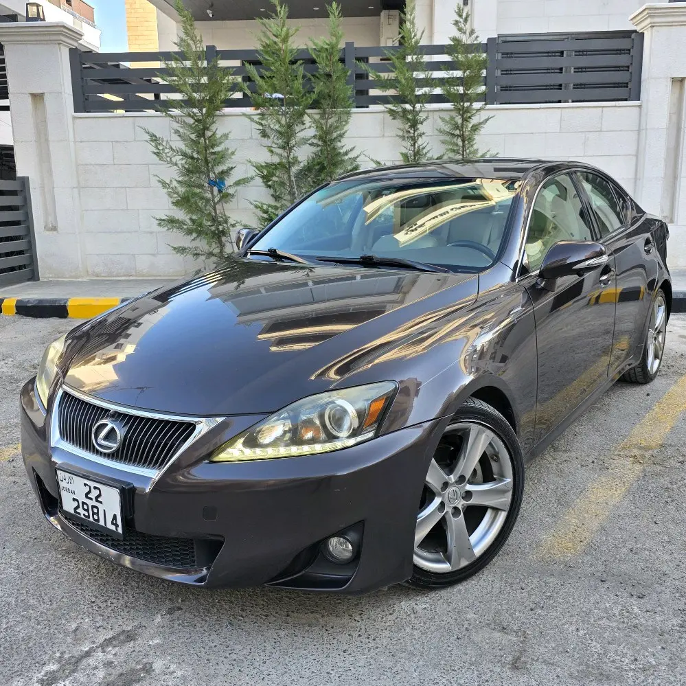 لكزس is250 موديل 2012 اعلى مواصفات ممشى قليل بسعر مميز