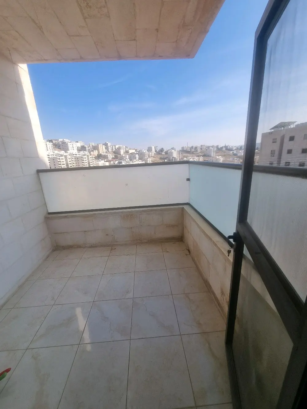 من المالك شقة طابق ثاني مساحة ١٧٧  عمان البيادر اول ابو السوس خلف مسجد حسين خواج