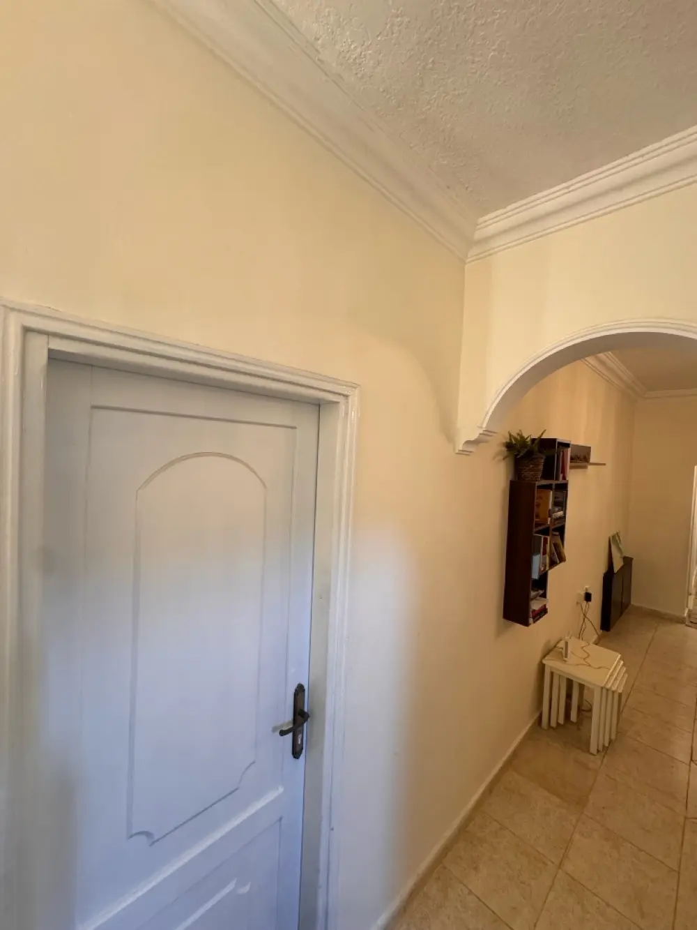 شقه طابق اخير وروف في الجبيهه الغربي بسعر مميز