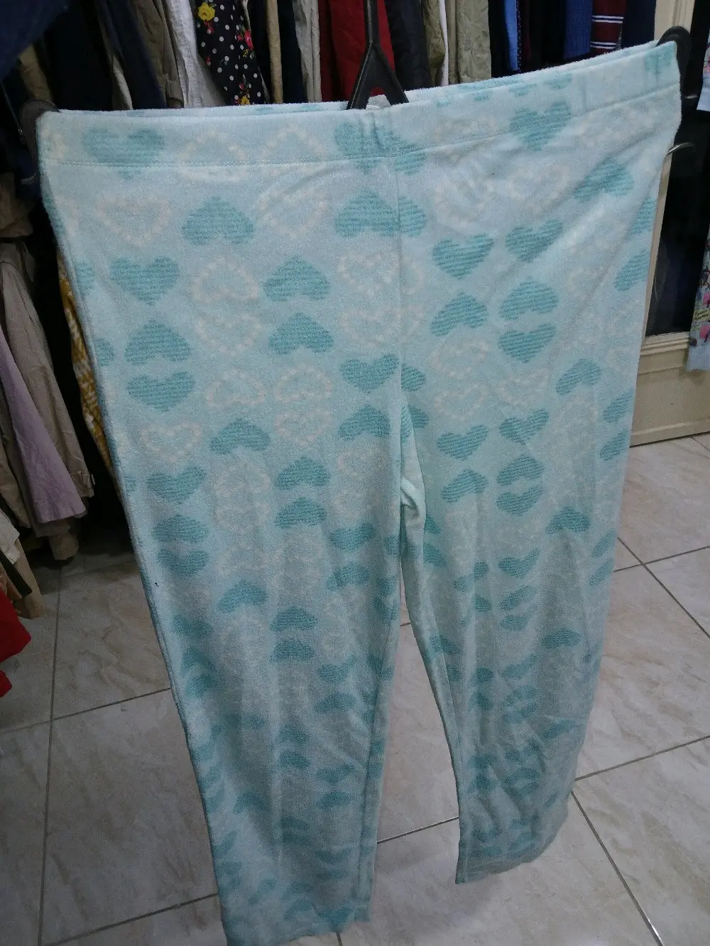 شروة ملابس اوروبية شتوية ستاتي واطفال 1000 قطعه بسعر مغري جدا