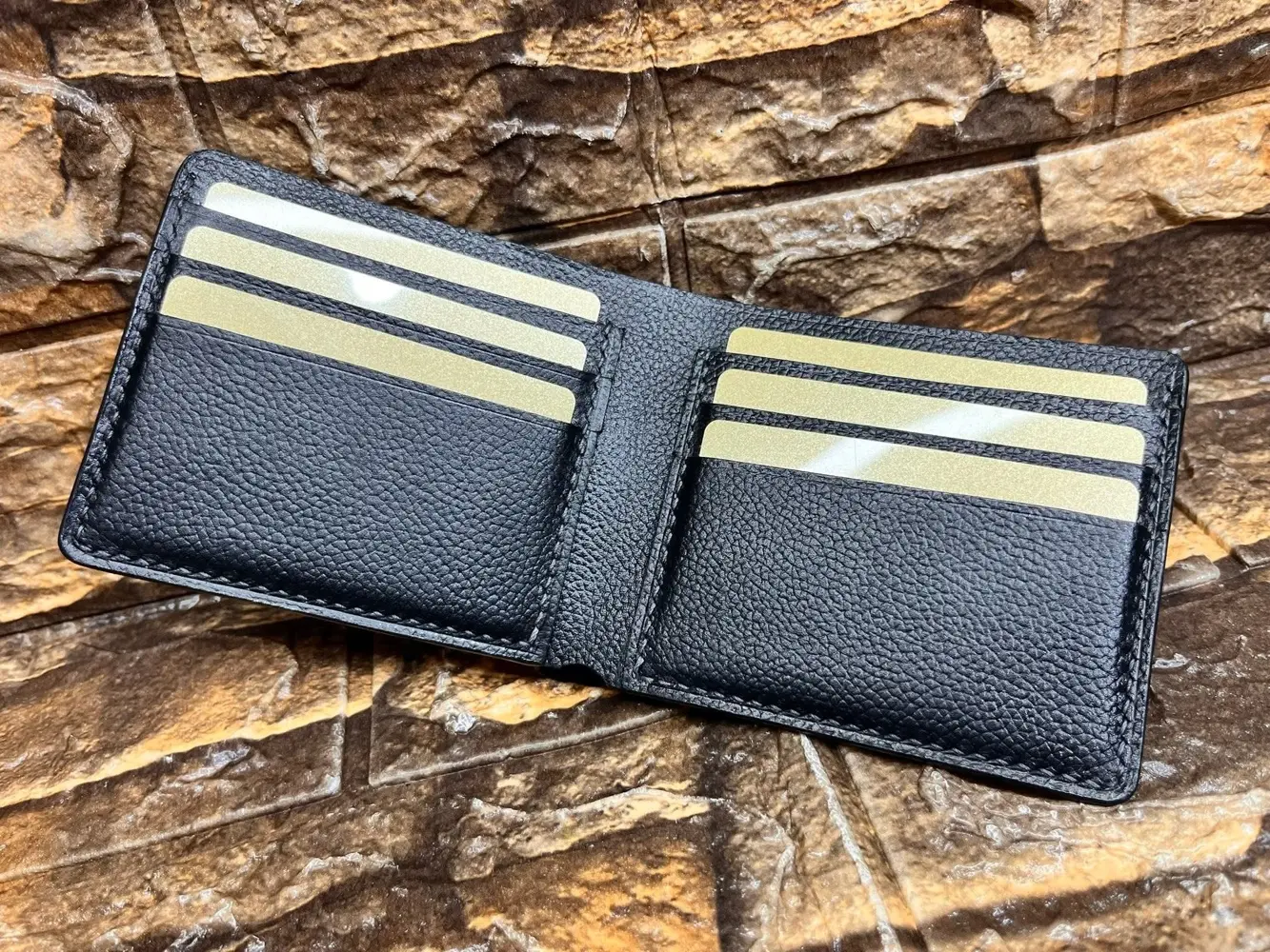 محافظ جلد طبيعي هاند ميد