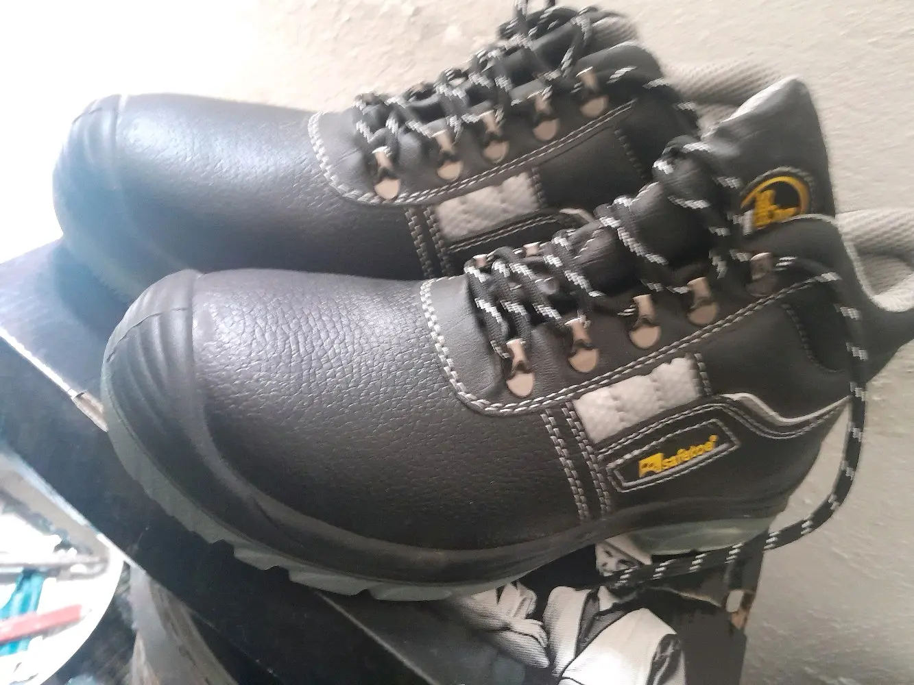 حذاء سيفتي عدد ٣ النمر  42/43/43