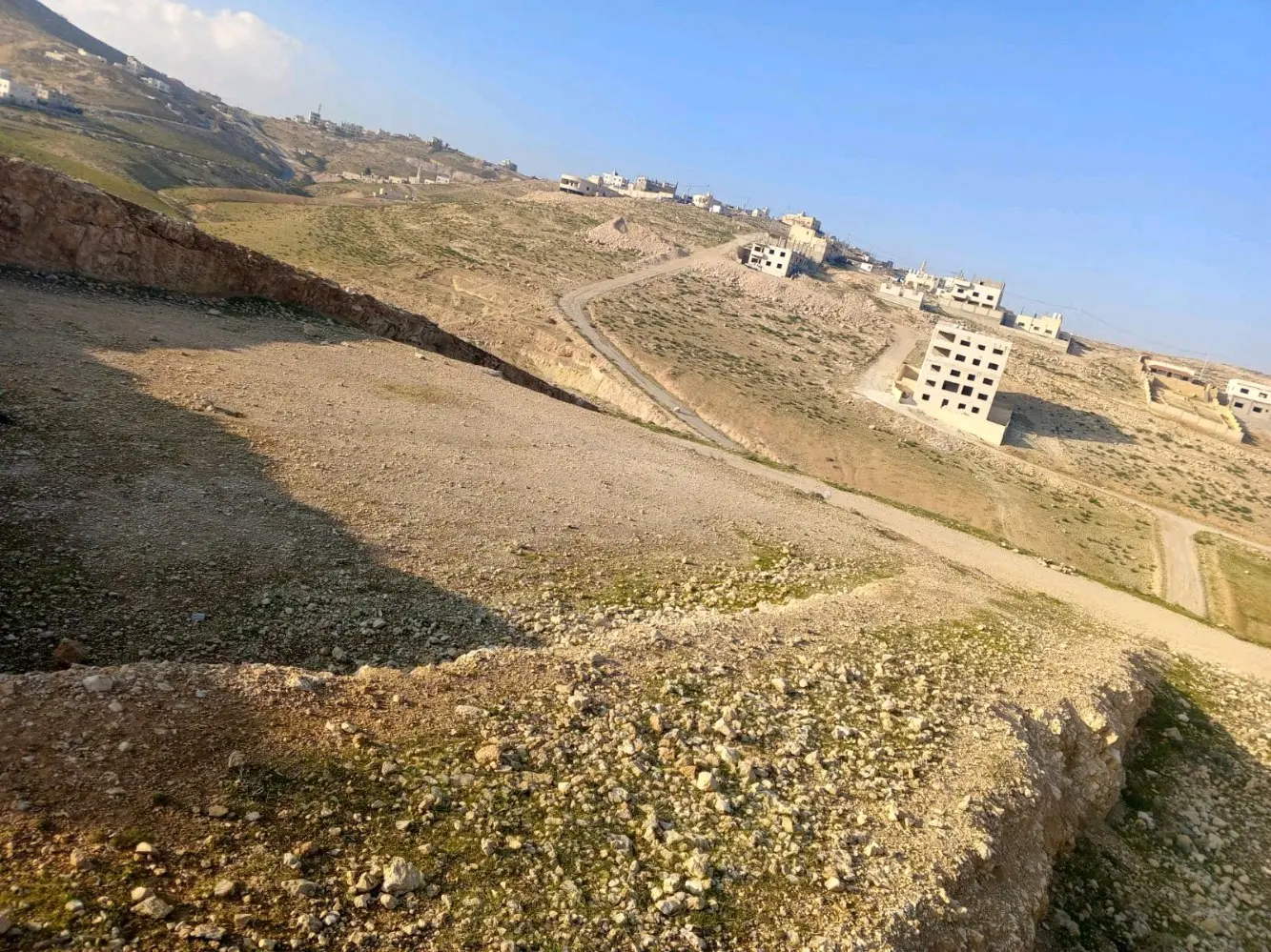 قطع اراضي للبيع مساحة 500 متر قوشان لكل قطعة